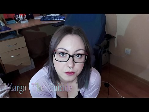 ❤️ Σέξι κορίτσι με γυαλιά πιπιλίζει Dildo βαθιά στην κάμερα ❌ Σούπερ πορνό ❤