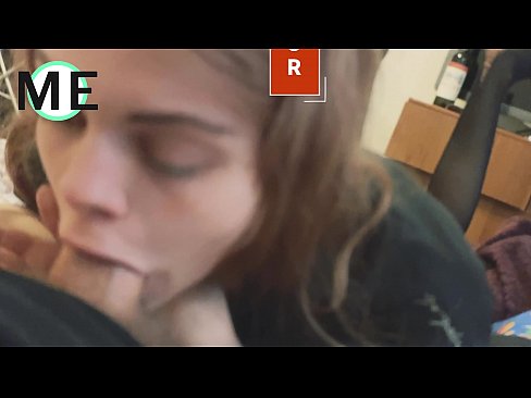 ❤️ Πούτσος στο λαιμό της, σκισμένο καλσόν και σκισμένα τακούνια ❌ Σούπερ πορνό ❤